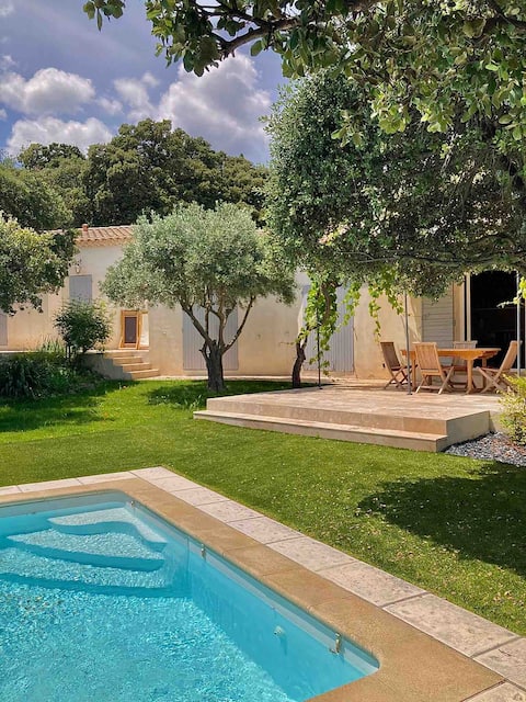 Charming villa with swimming pool, 5 min Avignon.