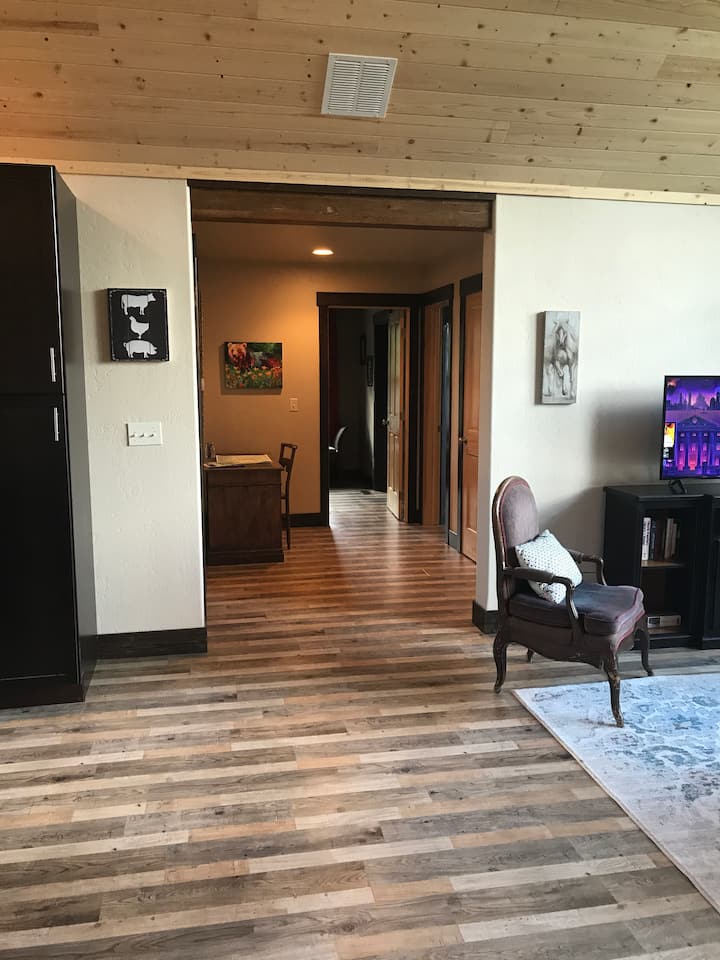 Cliff Creek Guesthouse - Montana