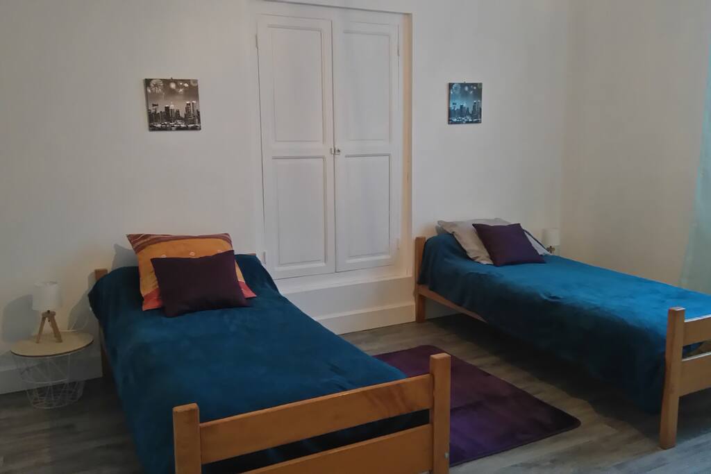 Chambre lits simples avec grand dressing