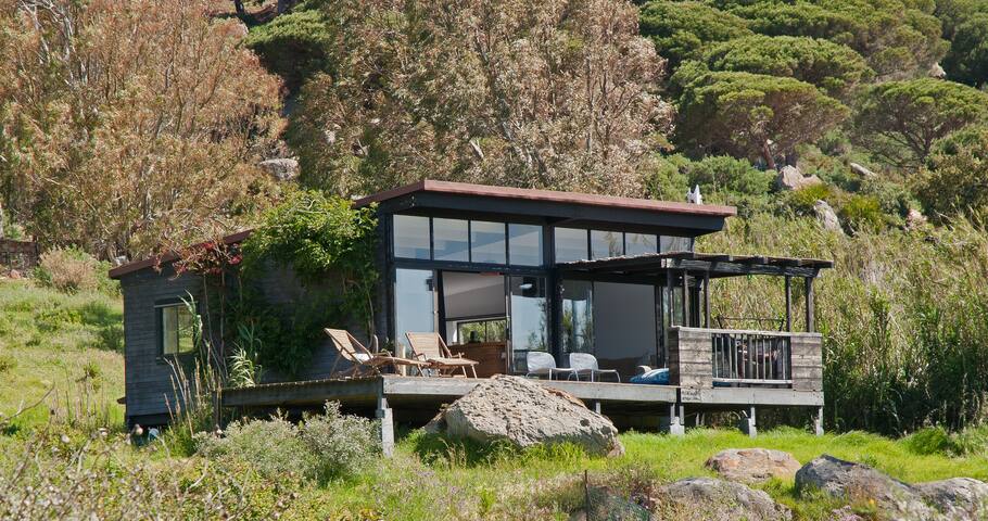 Hideaway close to beach Boston House sleeps 2- 4