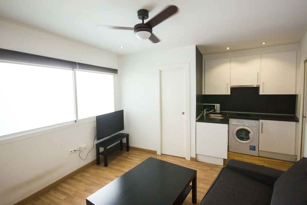 Vista del salón -cocina desde una de las esquinas.