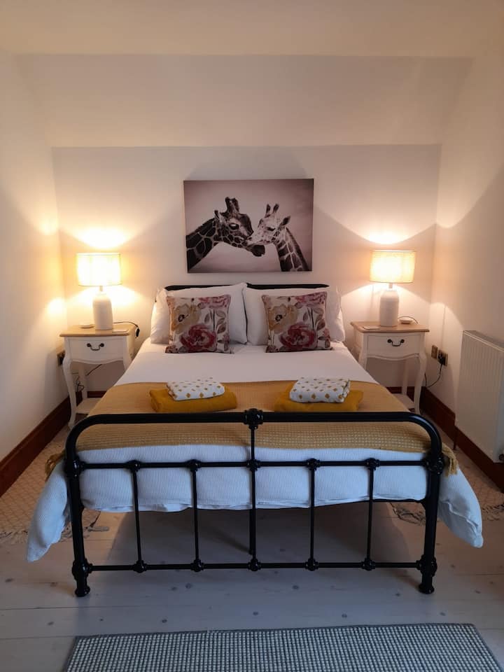 Kitanda maridadi cha watu wawili