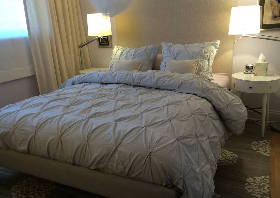 Queen size guest room