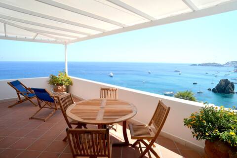 Beautiful villa in Ponza on the sea