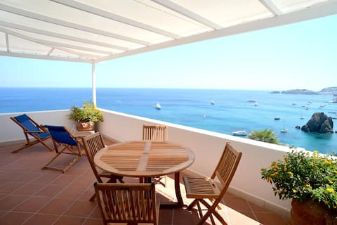 Top performing Airbnb: Beautiful villa in Ponza by the sea in Ponza