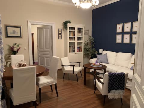 Top performing Airbnb: "The Flowers Vienna - Iris" in Rudolfsheim Fünfhaus