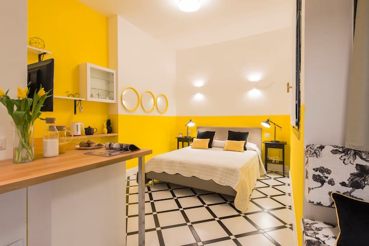 YELLOW – junior suite with bath in exclusive Villa