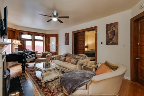 Historic 2BR APT in Hamilton District with Parking