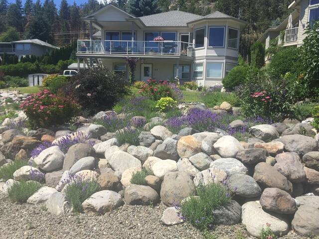 LAKEVIEW SUITE  KELOWNA - **WINTER RATES AVAILABLE