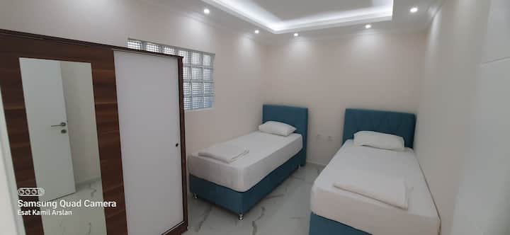 Segundo dormitorio, 2 camas individuales y armario de garaje