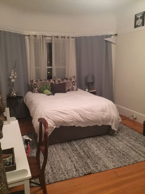 Bedroom 2 - queen