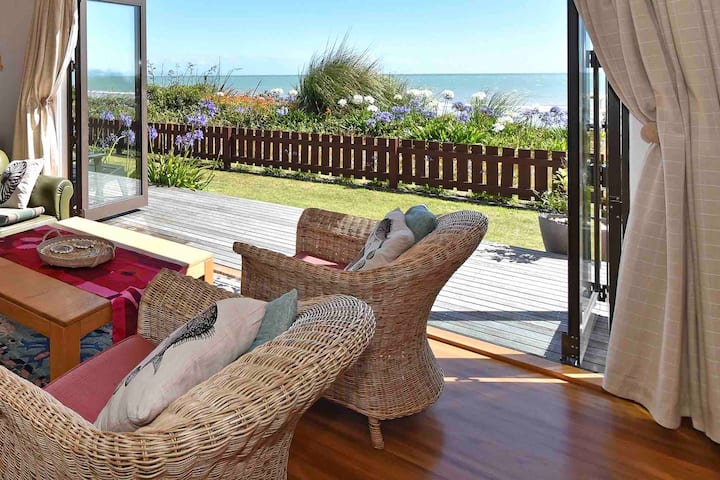 Absolute Beachfront At Patons Rock - Tākaka