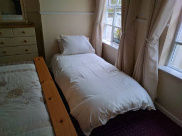 Rooska Gatehouse, Entire Holiday Home (2 bedrooms)