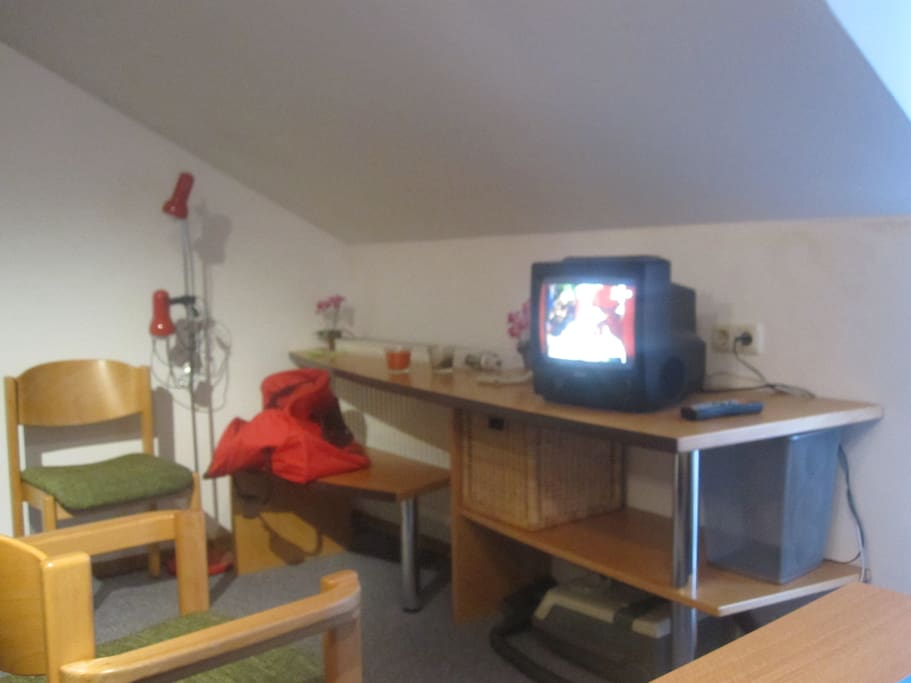 Wohnzimmer mit Flachbild-TV