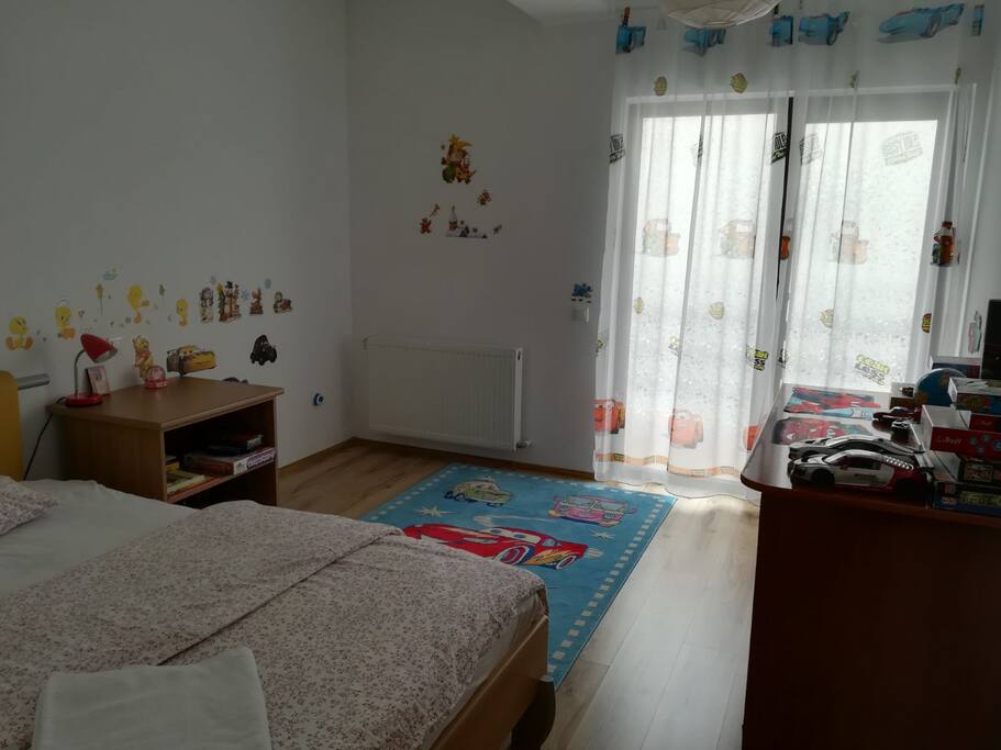 The children will feel amazing in this other bedroom, I can assure you. They have a lot of games and toys here, so no time to get bored.