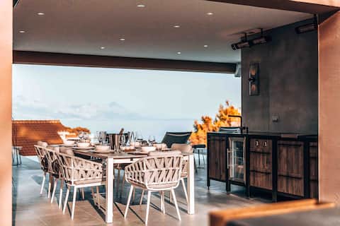 Luxury Villa with Beautiful View, Pool, Gym, Sauna