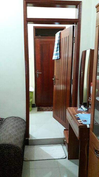 to the bedroom n birthroom