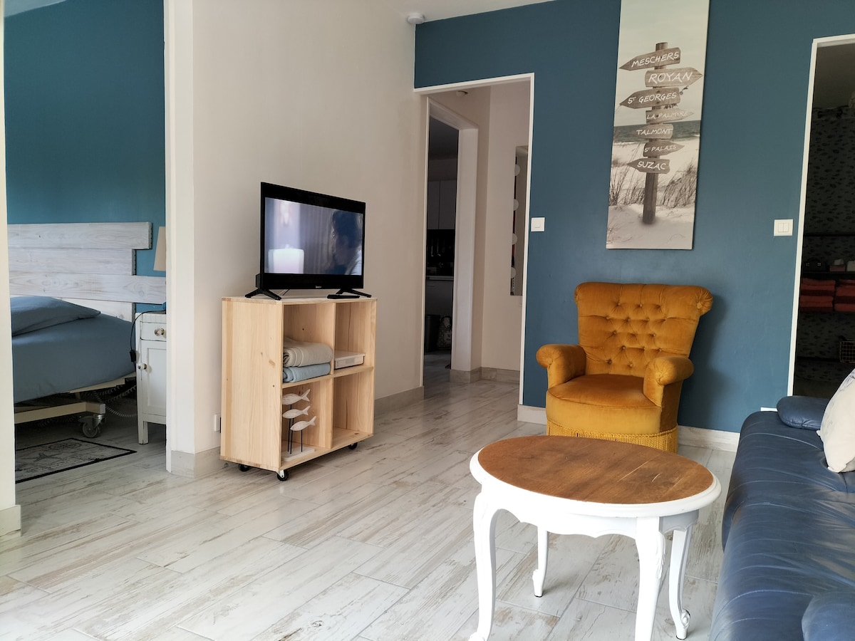 Proprietà Airbnb di successo: Comfortable apartment, 3 min walk to beach and city a Saint Georges De Didonne