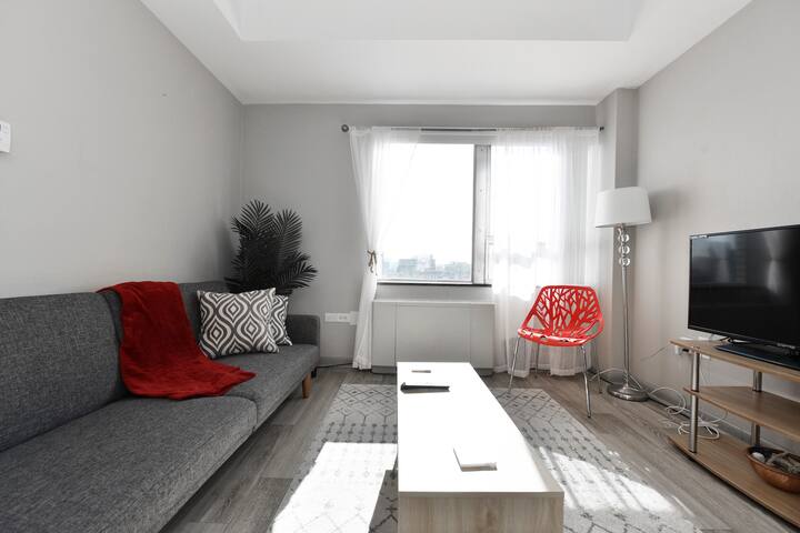 Modern Louisville flat in a downtown high-rise!