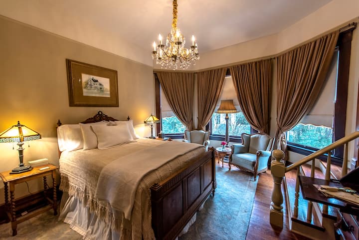 The Barber Room has an antique queen bed, private bath and cozy sitting area.