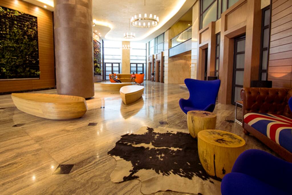 Lobby with 24 hrs concierge service