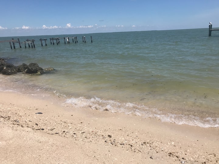 Private Beach & Pier, Magnolia Beach Matagorda Bay Guest suites for