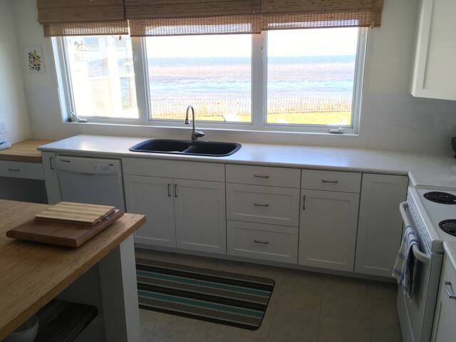 WATERFRONT CHALET ST-THOMAS gallery image 5