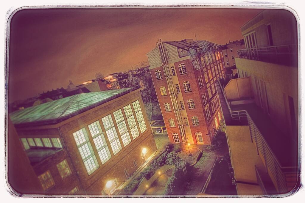 Die Aussicht: Brauerei und Schwimmbad ;-) the view.