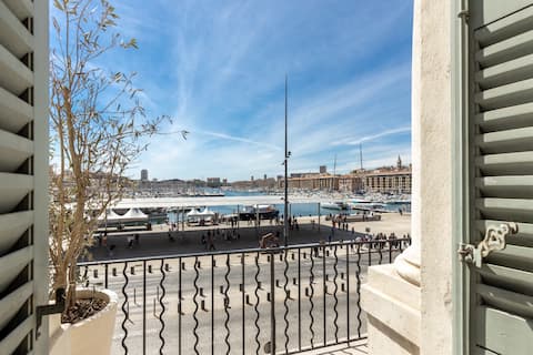 Top performing Airbnb: View of Old Port, Luxurious 70 m2 apartment, the M. in Marseille 1er Arrondissement
