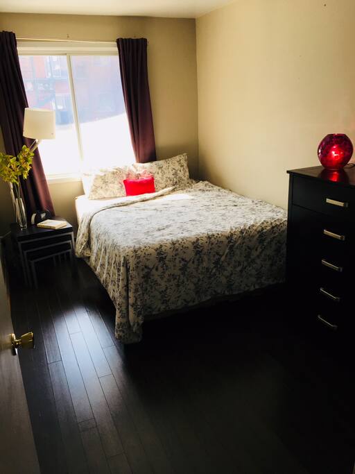 Comfortable bed, ample drawer and closet space