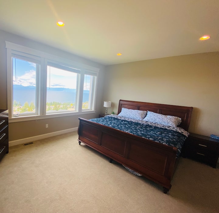 Glavna spavaća soba s bračnim krevetom (širine 180 - 200 cm)