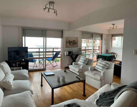 Anuncio de Airbnb popular: Mar del Plata ocean view Playa Grande en Leandro N. Alem