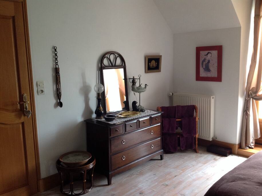 Commode et serviettes de toilettes
