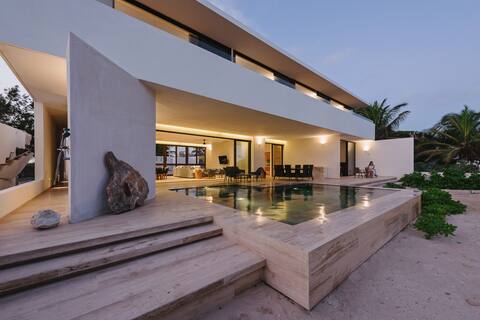 Casa La Rana waterfront