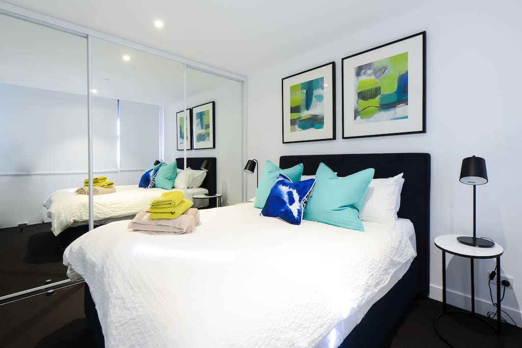 "This apartment is lovely, clean, stylishly furnished & very relaxing. The communication from the hosts was outstanding" - David May 2017