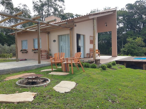 Nice country house with a Jacuzzi and swimming pool.
