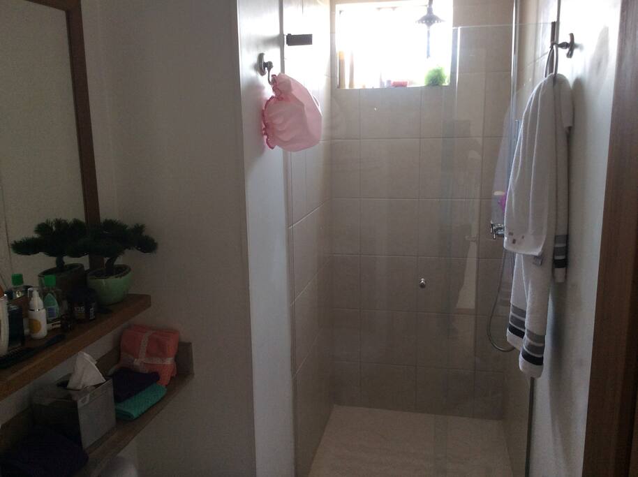 Main bedroom bathroom