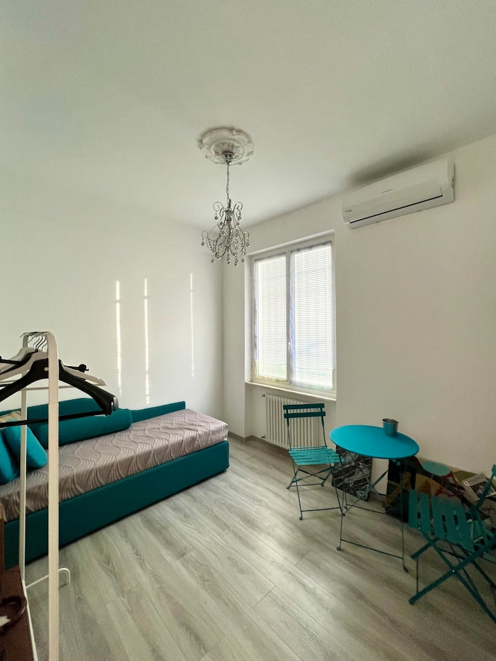 Chambre : Le lit que vous voyez sur la photo contient un deuxième lit simple.