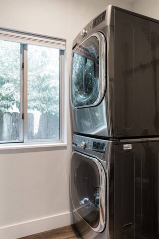 Designer Home Built for Entertaining gallery image 3