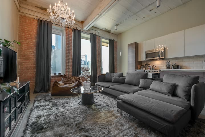 1BR High End Industrial Living in Downtown Dallas