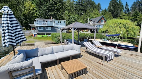 Shawnigan Lake Cabin + private beach/dock