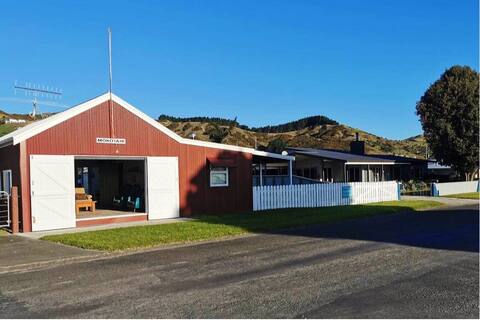 Mokotahi Bach