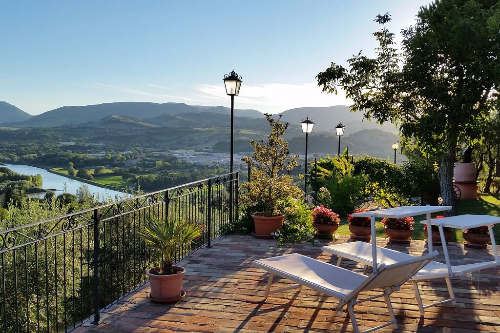 Vista dalla piscina