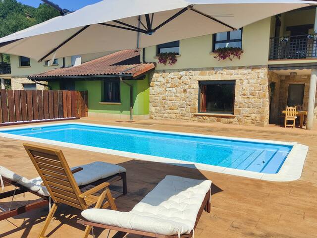 Chalet con piscina climatizada en naturaleza gallery image 5