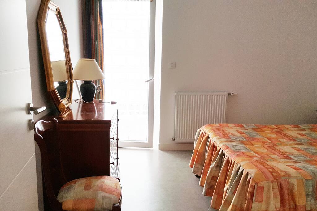 Accès direct de la chambre sur le balcon