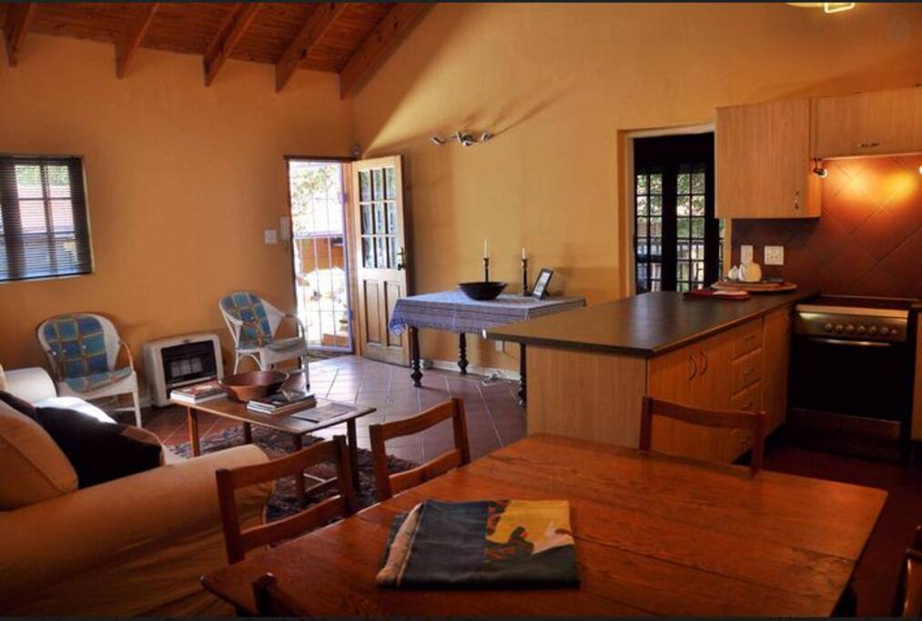 Open plan kitchen, dining and lounge area.