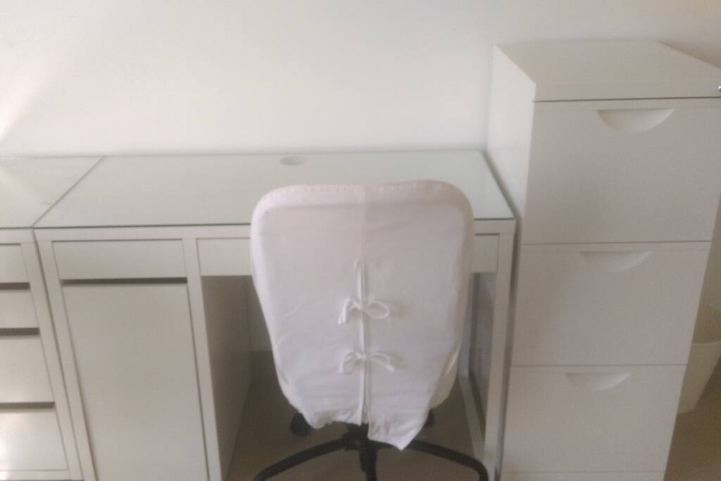 The desk 2