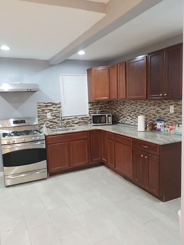 Private Home single fam w/driveway Airport EWR/NYC