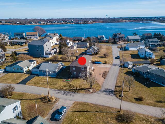 Coastal Narragansett Home – Your Happy Place! gallery image 2