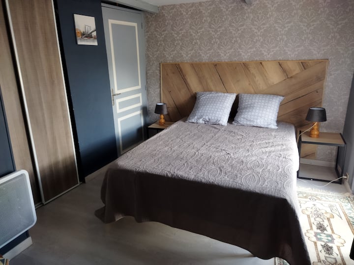 Спалня за двама души. Обикновен пай.